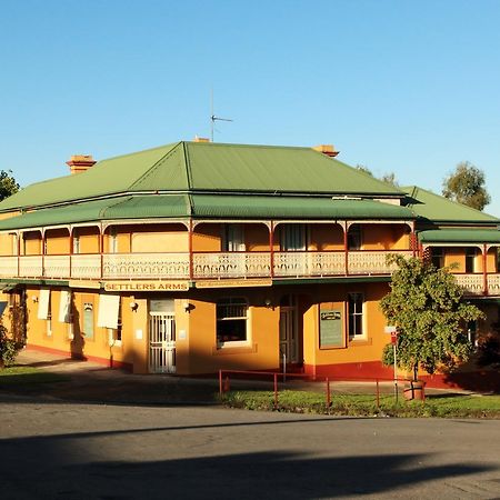 Settlers Arms Hotel Dungog Екстериор снимка