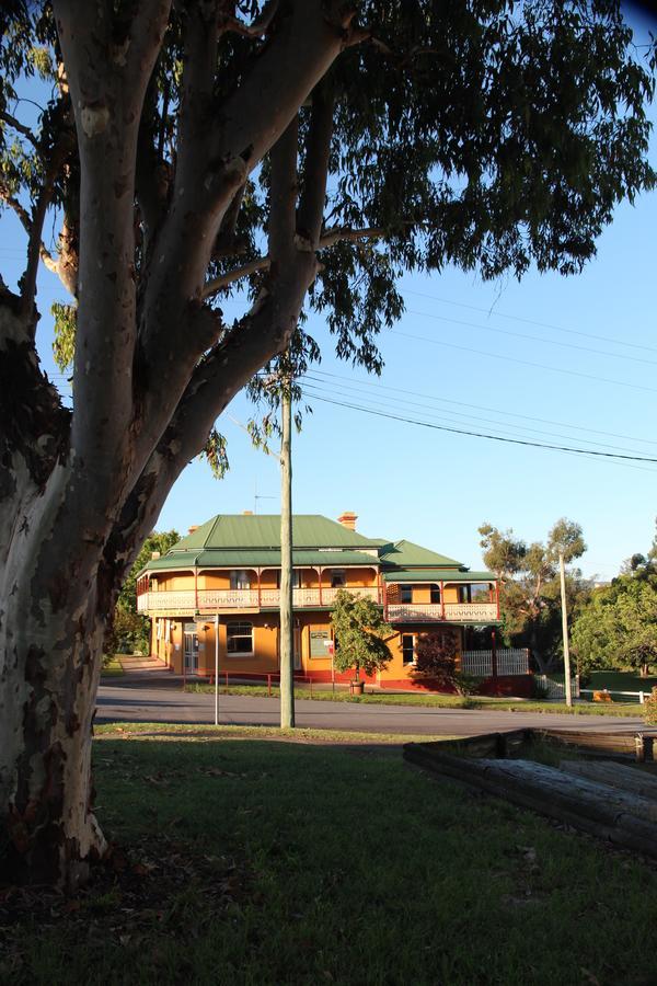 Settlers Arms Hotel Dungog Екстериор снимка